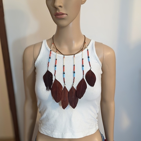 🌟3/$20🌟 Feather Beaded Necklace - Picture 1 of 4